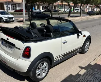 Mini Cooper Cabrio 대여. 스페인에서에서 대여 가능한 편안함, 프리미엄, 카브리오 차량 ✓ 500 EUR의 보증금 ✓ TPL, 도난, 해외 보험 옵션.