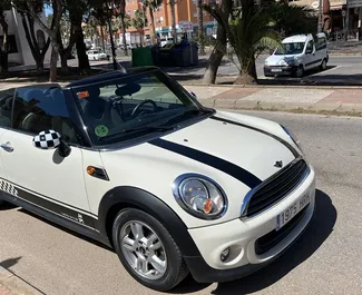 바르셀로나에서에서 대여 가능한 Petrol 1.6L 엔진의 Mini Cooper Cabrio 2014.