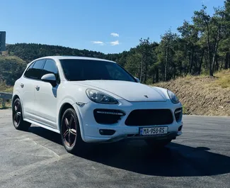 Motor Benzín 4,8L Porsche Cayenne 2013 na prenájom v v Tbilisi.