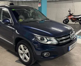 Nomas automašīnas priekšskats Volkswagen Tiguan Barselonā, Spānija ✓ Automašīna #10934. ✓ Pārnesumu kārba Automātiskais TM ✓ Atsauksmes 0.