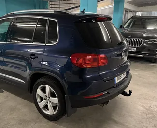 Volkswagen Tiguan 2014 automašīnas noma Spānijā, iezīmes ✓ Dīzeļdegviela degviela un 140 zirgspēki ➤ Sākot no 55 EUR dienā.