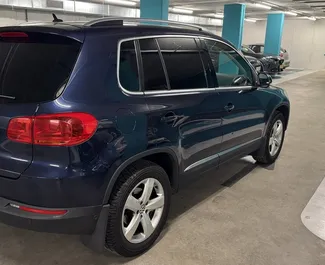 Volkswagen Tiguan noma. Komforta, Krossovers automašīna nomai Spānijā ✓ Depozīts 500 EUR ✓ Apdrošināšanas iespējas: TPL, Krāpšana, Ārvalstīs.