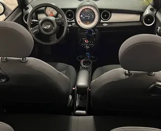 Mini Cooper Cabrio 2014 με σύστημα κίνησης Προσθιοκίνητο, διαθέσιμο στη Βαρκελώνη.