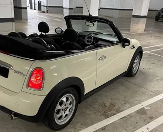 Κινητήρας Ντίζελ 2,0L του Mini Cooper Cabrio 2014 για ενοικίαση στη Βαρκελώνη.