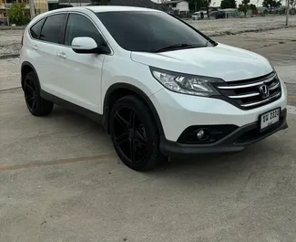 Салон Honda CR-V для оренди в Таїланді. Відмінний 5-місний автомобіль. ✓ Коробка Автомат.