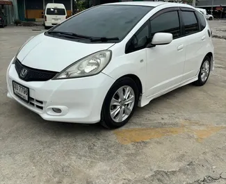 Honda Jazz 2016 pieejams noma Bangkokas Suvarnabhumi lidostā, ar neierobežots kilometru limitu.