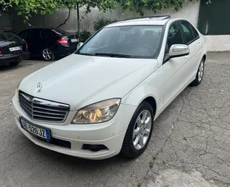 Μπροστινή όψη ενοικιαζόμενου Mercedes-Benz C220 στο αεροδρόμιο των Τιράνων, Αλβανία ✓ Αριθμός αυτοκινήτου #11148. ✓ Κιβώτιο ταχυτήτων Αυτόματο TM ✓ 0 κριτικές.