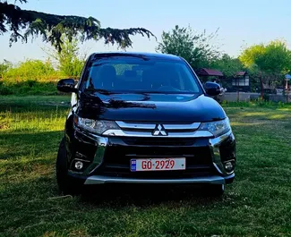 トビリシにて、グルジアにてでのMitsubishi Outlander #11166 自動カーレンタル、2.4Lエンジン搭載 ➤ 翔太から。