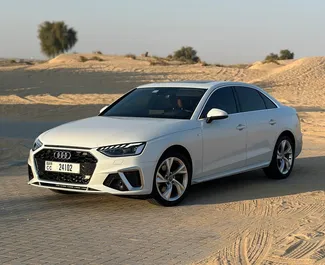 Vista frontal de un Audi A4 de alquiler en Dubai, EAU ✓ Coche n.º 11299. ✓ Automático TM ✓ 0 opiniones.