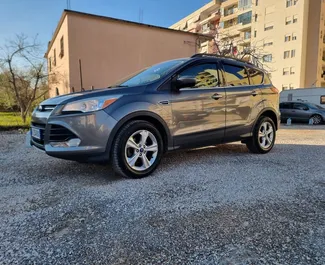 Sprednji pogled najetega avtomobila Ford Kuga v v Tirani, Albanija ✓ Avtomobil #10836. ✓ Menjalnik Samodejno TM ✓ Mnenja 0.