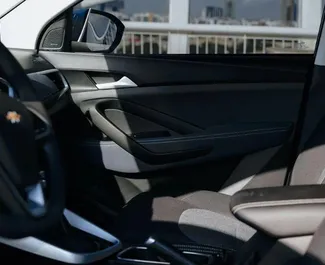 Chevrolet Captiva vuokraus. Mukavuus, Crossover auto vuokrattavana Arabiemiirikunnissa ✓ Vakuusmaksu 1500 AED ✓ Vakuutusvaihtoehdot: TPL.