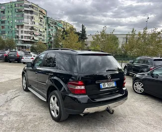 Mercedes-Benz ML350 bérlése. Kényelmes, Prémium, SUV típusú autó bérlése Albániában ✓ Letét nélkül ✓ Biztosítási opciók: TPL, CDW, Lopás, Külföldön.