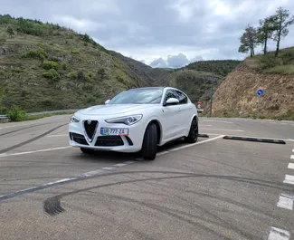 Frontvisning af en udlejnings Alfa Romeo Stelvio Quadrifoglio i Tbilisi, Georgien ✓ Bil #11483. ✓ Automatisk TM ✓ 0 anmeldelser.