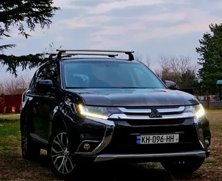 トビリシにて、グルジアにてでのMitsubishi Outlander Xl #11397 自動カーレンタル、2.4Lエンジン搭載 ➤ 翔太から。