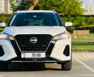 Vista frontal de um aluguel Nissan Kicks no Dubai, Emirados Árabes Unidos ✓ Carro #11450. ✓ Transmissão Automático TM ✓ 0 avaliações.
