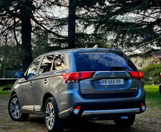 Uthyrning av Mitsubishi Outlander Xl. Komfort, Crossover bil för uthyrning i Georgien ✓ Utan deposition ✓ Försäkringsalternativ: TPL, Passagerare, Stöld, Ung.