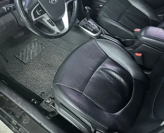 Aluguel de carro Hyundai Accent Blue 2015 na Albânia, com ✓ combustível Gasóleo e 130 cavalos de potência ➤ A partir de 20 EUR por dia.