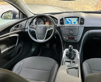 Najem avtomobila Opel Insignia 2013 v v Albaniji, z značilnostmi ✓ gorivo Dizel in 180 konjskih moči ➤ Od 15 EUR na dan.