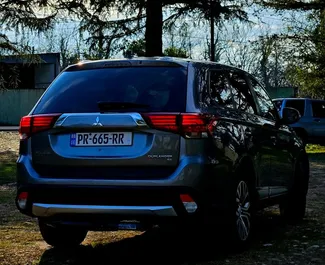 Mitsubishi Outlander Xl 2016 tillgänglig för uthyrning i Tbilisi, med en körsträckegräns på obegränsad.