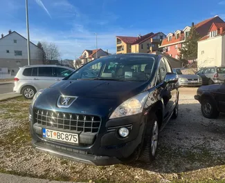 Sprednji pogled najetega avtomobila Peugeot 3008 v v Budvi, Črna gora ✓ Avtomobil #11537. ✓ Menjalnik Samodejno TM ✓ Mnenja 0.