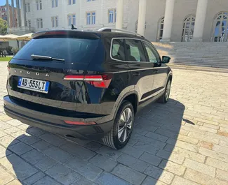 Aluguel de carro Skoda Karoq 2024 na Albânia, com ✓ combustível Gasolina e  cavalos de potência ➤ A partir de 60 EUR por dia.