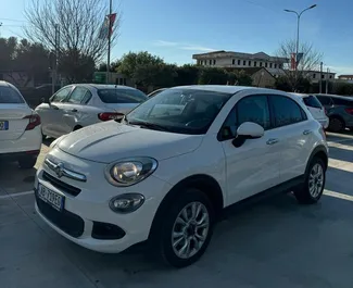 Autóbérlés Fiat 500X #11589 Automatikus a tiranai repülőtéren, 1,3L motorral felszerelve ➤ Marenglen-től Albániában.