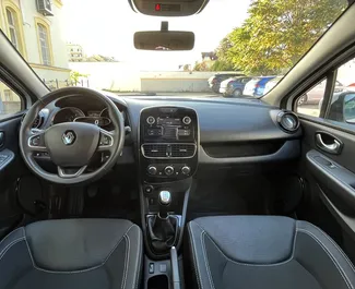 Renault Clio 5 2018 autóbérlés Csehországban, jellemzők ✓ Dízel üzemanyag és 75 lóerő ➤ Napi 34 EUR-tól kezdődően.