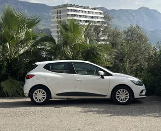 Diesel 1.5L engine of Renault Clio 4 2019 for rental in Becici.