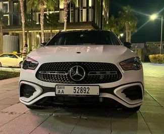 Mercedes-Benz GLA220 2023 na voljo za najem v v Dubaju, z omejitvijo prevoženih kilometrov neomejeno.