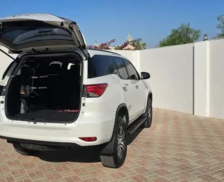 Araç Kiralama Toyota Fortuner #11629 Otomatik Dubai'de, 80,0L motor ile donatılmış ➤ Mohammad tarafından BAE'de.