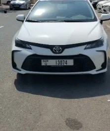 Toyota Corolla Sedan 2024 araç kiralama BAE'de, ✓ Benzin yakıt ve 169 beygir gücü özellikleriyle ➤ Günde başlayan fiyatlarla 135 AED.