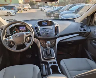 Ford Kuga 2013 na voljo za najem v v Tirani, z omejitvijo prevoženih kilometrov neomejeno.