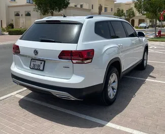 Alquiler de coches Volkswagen Atlas n.º 11380 Automático en Dubai, equipado con motor de 3,6L ➤ De Andry en los EAU.