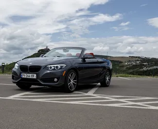 租赁 BMW 218i Cabrio 的正面视图，在第比利斯, 格鲁吉亚 ✓ 汽车编号 #11681。✓ Automatic 变速箱 ✓ 0 评论。