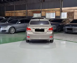Hyundai Accent 2014 disponível para alugar no aeroporto de Tirana, com limite de quilometragem de 500 km/dia.