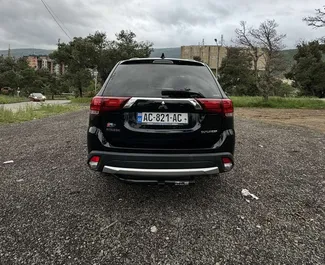 Mitsubishi Outlander 2017 com sistema de Tração integral, disponível em Tbilisi.