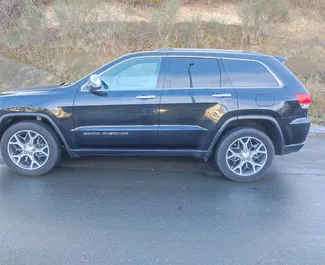 Μπροστινή όψη ενοικιαζόμενου Jeep Grand Cherokee στην Τιφλίδα, Γεωργία ✓ Αριθμός αυτοκινήτου #11133. ✓ Κιβώτιο ταχυτήτων Αυτόματο TM ✓ 0 κριτικές.