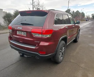 Jeep Grand Cherokee nuoma. Komfortiškas, Premium, Visureigis automobilis nuomai Gruzijoje ✓ Be užstato ✓ Draudimo pasirinkimai: TPL, FDW, Keleiviai, Vagystė.