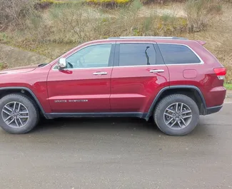 Priekinė automobilio, kurį nuomojate Jeep Grand Cherokee Tbilisyje, Gruzija vaizdas ✓ Automobilis #11486. ✓ Pavarų dėžė Automatinis TM ✓ Atsiliepimai 0.