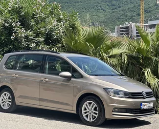 Araç Kiralama Volkswagen Touran #10336 Otomatik Becici'de, 2,0L motor ile donatılmış ➤ Filip tarafından Karadağ'da.