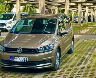 Volkswagen Touran 2020 araç kiralama Karadağ'da, ✓ Dizel yakıt ve 140 beygir gücü özellikleriyle ➤ Günde başlayan fiyatlarla 50 EUR.