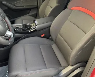 MG 5/GT 2025 med Främre drivenhet-system, tillgänglig i Dubai.