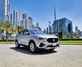 在 阿联酋 租赁 MG ZS 2026 汽车，特点包括 ✓ 使用 Petrol 燃料和 106 马力 ➤ 起价 80 AED 每天。