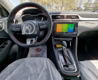 MG ZS 内饰，阿联酋 出租。一辆优秀的 5 座位车，配备 Automatic 变速箱。