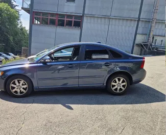 Najem Volvo S40. Avto tipa Ekonomičen za najem v v Albaniji ✓ Brez depozita ✓ Možnosti zavarovanja: TPL.