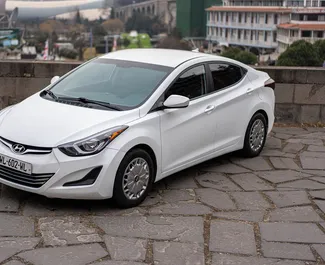 Frontvisning av en leiebil Hyundai Elantra i Tbilisi, Georgia ✓ Bil #10033. ✓ Automatisk TM ✓ 0 anmeldelser.