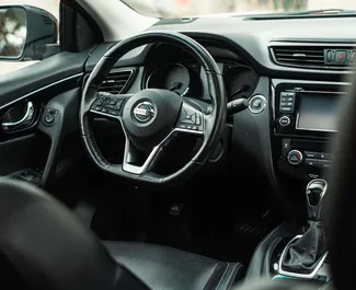 Nissan Qashqai 2018 na voljo za najem v v Tbilisiju, z omejitvijo prevoženih kilometrov neomejeno.
