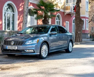 Frontvisning av en leiebil Volkswagen Passat i Tbilisi, Georgia ✓ Bil #9814. ✓ Automatisk TM ✓ 1 anmeldelser.
