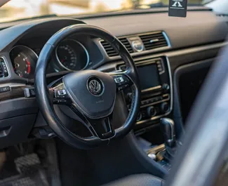 Utleie av Volkswagen Passat. Komfort, Premium bil til leie i Georgia ✓ Depositum på 200 GEL ✓ Forsikringsalternativer: TPL, CDW, SCDW, Tyveri.