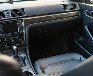 Bensin 2,5L-motoren til Volkswagen Passat 2016 for utleie i Tbilisi.